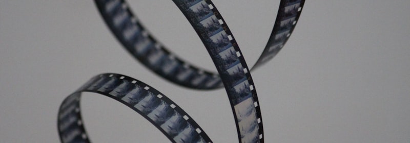 奇幻剧《龙之家族》第二季海报，龙与骑士在天空翱翔